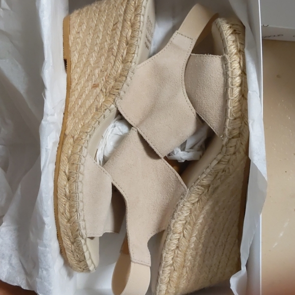 Andre assous brenda taupe suede size 8.5 - Picture 2 of 2